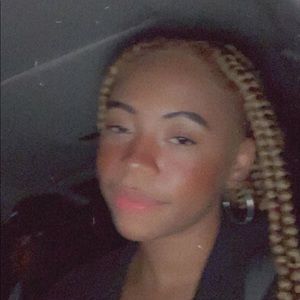 Meet your Posher, Crystal